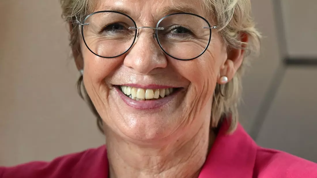 Die frühere Bundestrainerin Silvia Neid war von Alexandra Popps Persönlichkeit beeindruckt. - Bild: Arne Dedert/dpa