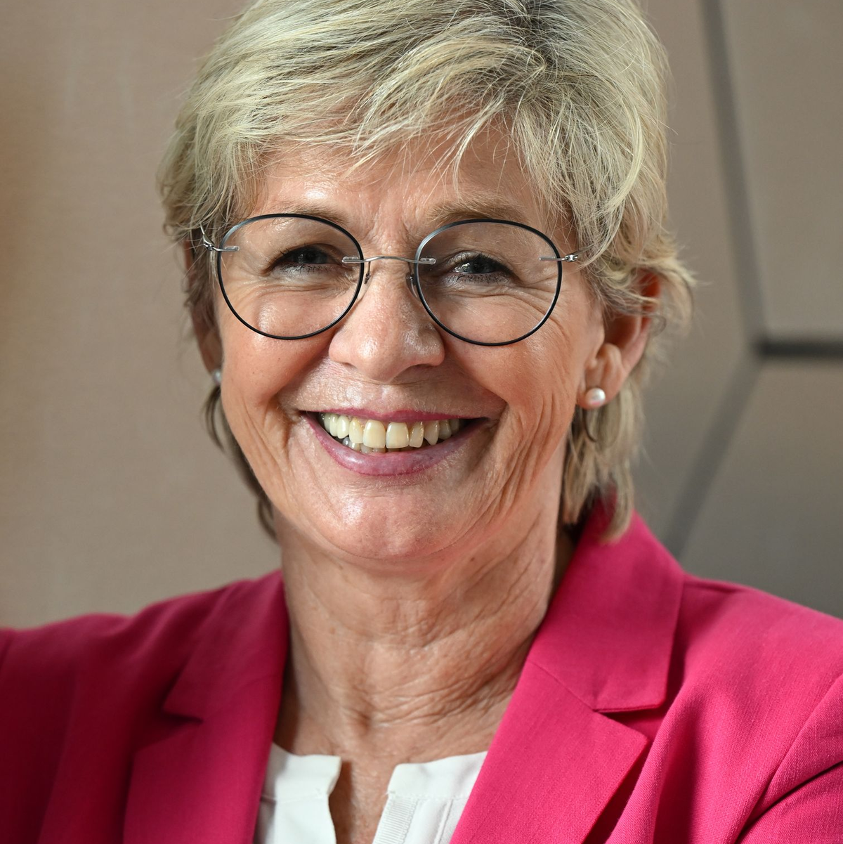 Die frühere Bundestrainerin Silvia Neid war von Alexandra Popps Persönlichkeit beeindruckt. - Foto: Arne Dedert/dpa