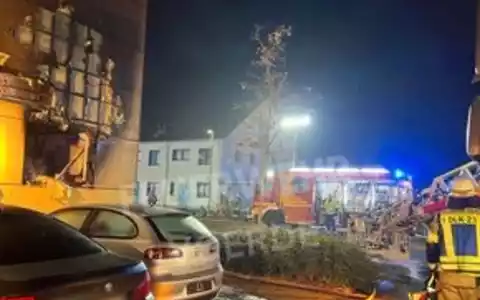 FW Voerde: 87 Voerder Feuerwehrleute im Einsatz - Foto: presseportal.de