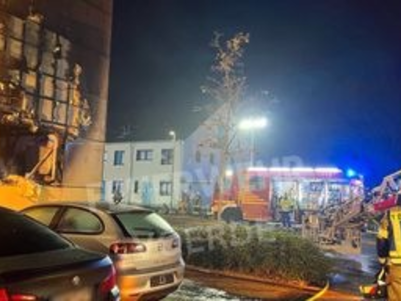 FW Voerde: 87 Voerder Feuerwehrleute im Einsatz - Foto: presseportal.de