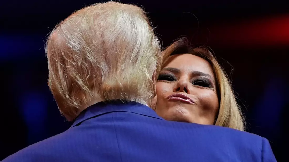 Seltener Auftritt: Auch Melania Trump unterstützte ihren Mann in New York. - Bild: Julia Demaree Nikhinson/AP/dpa