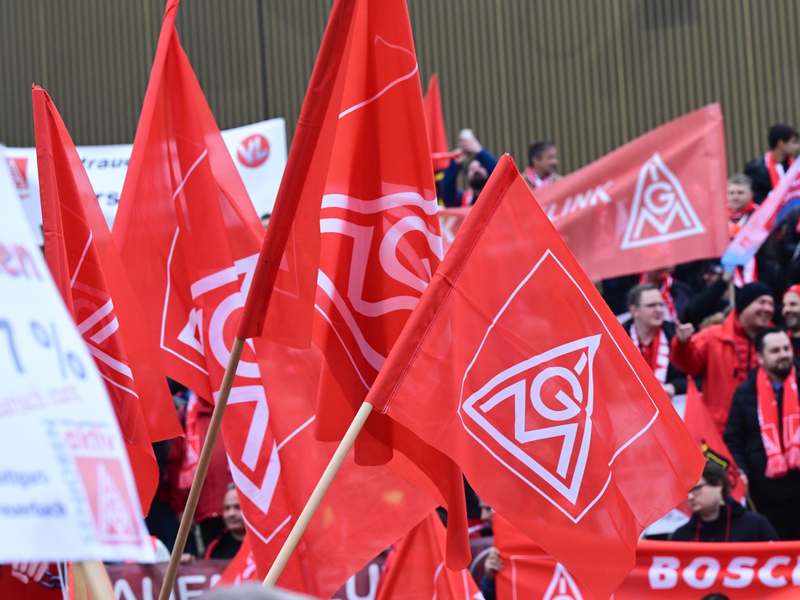 Vor der dritten Verhandlungsrunde beginnt die IG Metall mit Warnstreiks.  - Foto: Bernd Weißbrod/dpa