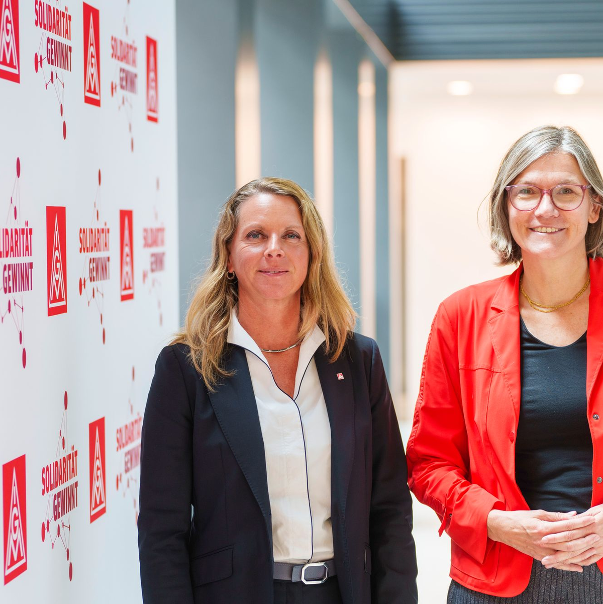 Die IG Metall startet Warnstreiks.  - Foto: Andreas Arnold/dpa