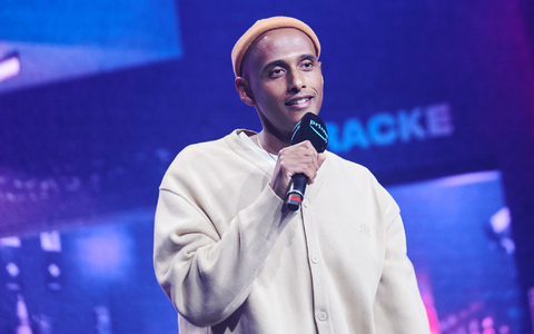 Wird Bambi-Preisträger: Teddy Teclebrhan. - Foto: Annette Riedl/dpa