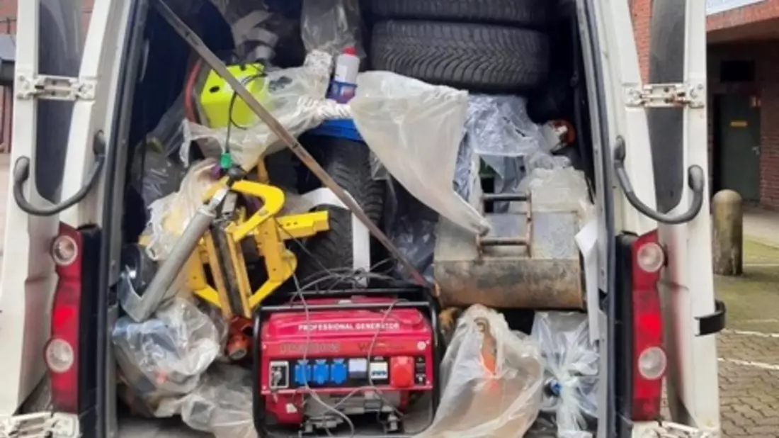 BPOL-FL: Bundespolizei stellt hochwertige Baumaschinen nach Einreise aus Dänemark fest - Bild: presseportal.de