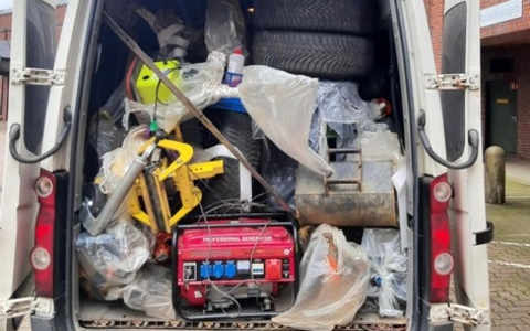 BPOL-FL: Bundespolizei stellt hochwertige Baumaschinen nach Einreise aus DĂ€nemark fest - Foto: presseportal.de BPOL-FL: Bundespolizei stellt hochwertige Baumaschinen nach Einreise aus DĂ€nemark fest - Foto: presseportal.de