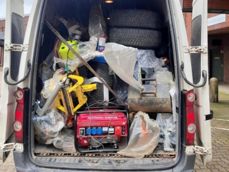 BPOL-FL: Bundespolizei stellt hochwertige Baumaschinen nach Einreise aus Dänemark fest - Foto: presseportal.de