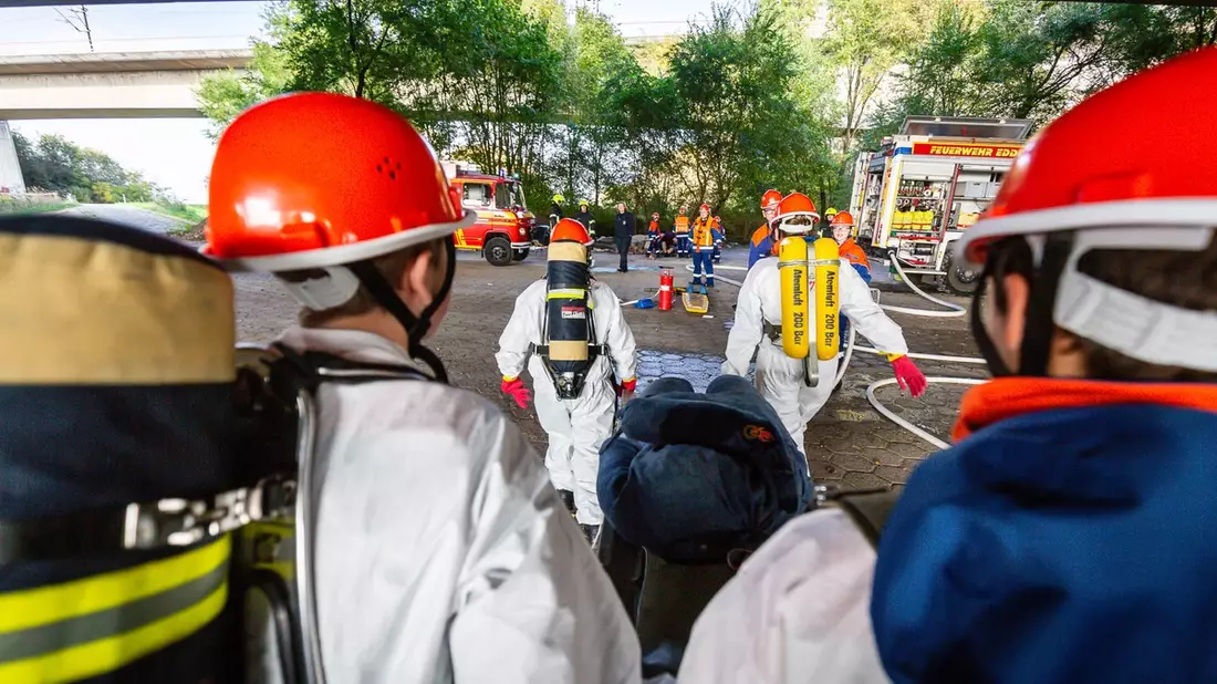 Feuerwehr MTK: Spannung und Teamgeist: Jugendfeuerwehren erleben Tag als Feuerwehrfrau und -mann - Bild: presseportal.de