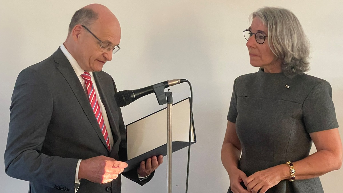 Gabriele Regina Overwiening erhält Bundesverdienstkreuz - Foto: presseportal.de