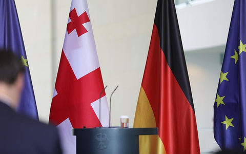 Flaggen von EU, Georgien und Deutschland (Archiv) - Foto: über dts Nachrichtenagentur