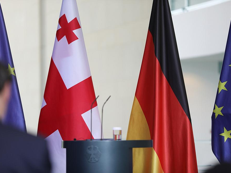 Flaggen von EU, Georgien und Deutschland (Archiv) - Foto: über dts Nachrichtenagentur