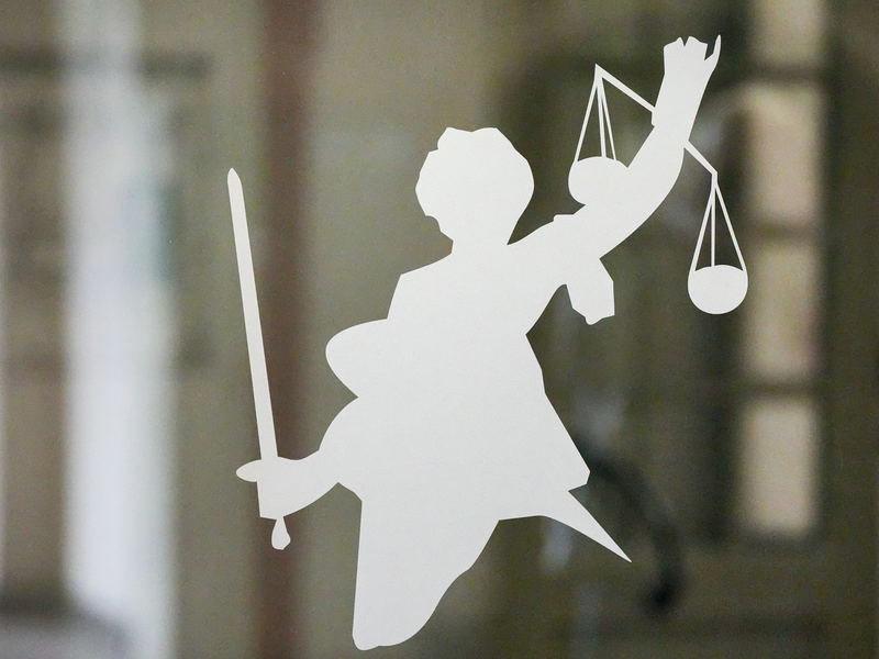 Ein 39 Jahre alter Mann muss sich wegen fahrlässiger Tötung vor dem Amtsgericht Korbach verantworten. (Archivbild) - Foto: Soeren Stache/dpa