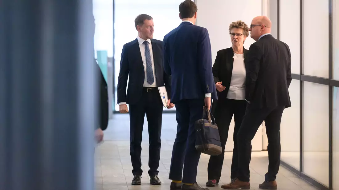 Die Sondierungen zur Regierungsbildung in Sachsen werden nach einer Unterbrechung fortgesetzt (Archivbild) - Bild: Robert Michael/dpa