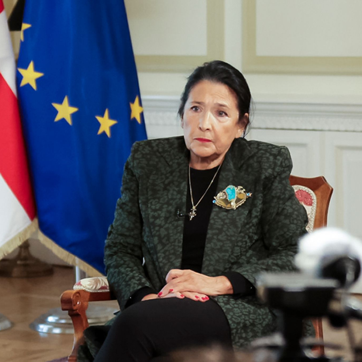 Präsidentin Surabischwili hat zu Protesten gegen das verkündete Wahlergebnis aufgerufen. - Foto: Uncredited/Administration of the President of Georgia/AP/dpa