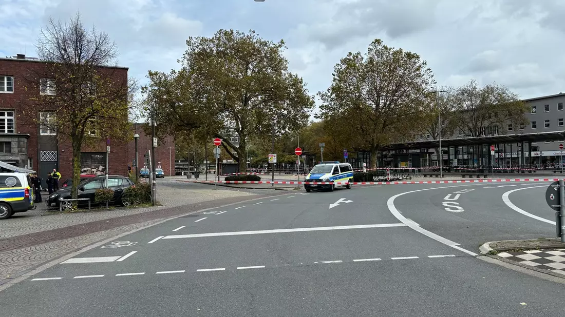 BPOL NRW: Bundespolizei und Polizei Oberhausen sperren Oberhausener Hauptbahnhof ab - Entschärfungsdienst der Bundespolizei im Einsatz - Bild: presseportal.de