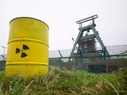 Wohin mit dem Atommüll? Anti-Atomorganisationen kritisieren Lager und Transporte. (Symbolbild) - Foto: Julian Stratenschulte/dpa