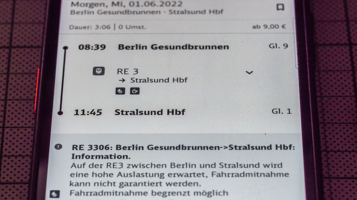 Derzeit gestört: Die Bahn-Buchungsapp DB Navigator. (Archivbild) - Foto: Georg Hilgemann/dpa-Zentralbild/dpa