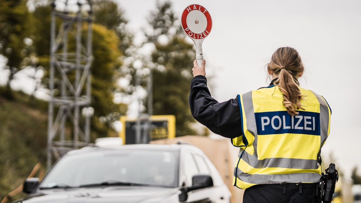 Bundespolizeidirektion München: Teure Einreise auf Nebenübergang / Chef löst verhafteten Mitarbeiter bei Bundespolizei aus - Foto: presseportal.de
