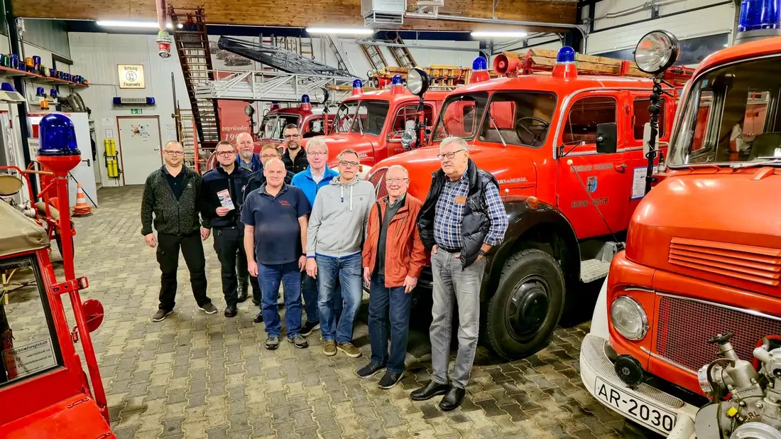 FW-AR: Neue Wehrführung stellt sich bei der Arnsberger-Feuerwehr-Historie e.V. vor - Bild: presseportal.de