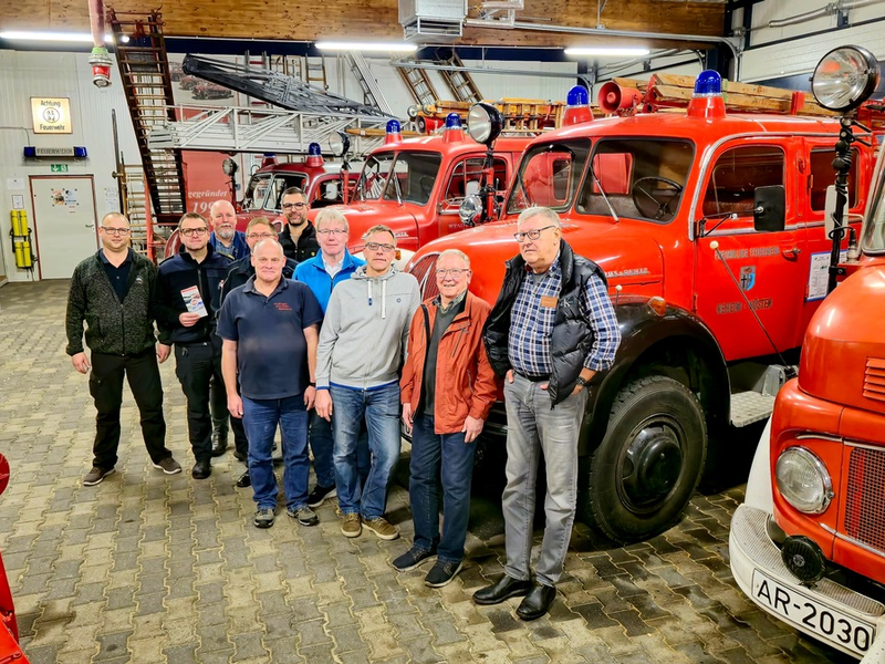 FW-AR: Neue Wehrführung stellt sich bei der Arnsberger-Feuerwehr-Historie e.V. vor - Foto: presseportal.de
