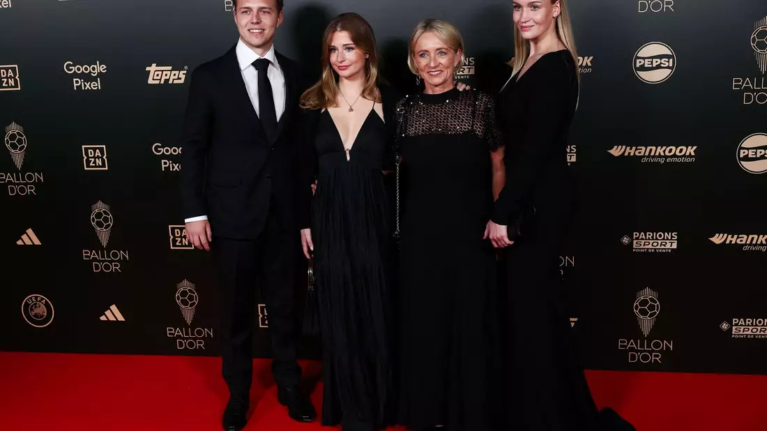 Franz Beckenbauers Familie reiste zur Ballon-d'Or-Gala in Paris. - Bild: Franck Fife/AFP/dpa