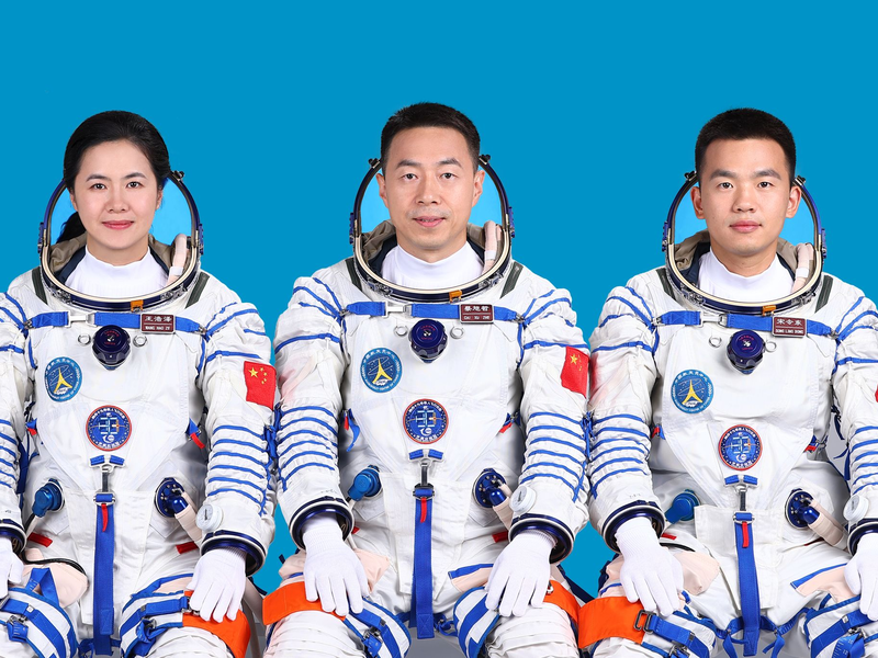 Die drei Raumfahrer werden ungefähr ein halbes Jahr im Weltall verbringen.  - Foto: Agentur für bemannte Raumfahrt/XinHua/dpa