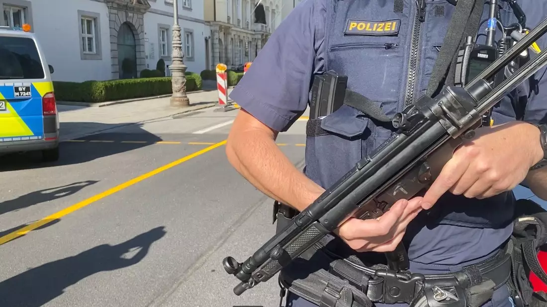 In München tötete die Polizei einen 18-Jährigen, der auf das israelische Generalkonsulat und das NS-Dokumentationszentrum geschossen hatte. (Archivbild) - Bild: München TV/dpa