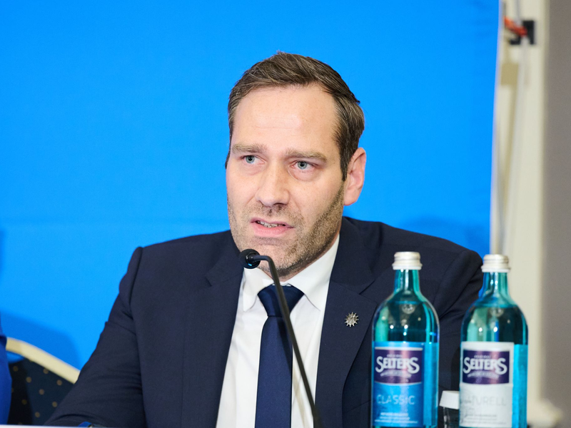 Der Bundesvorsitzende der Gewerkschaft der Polizei, Jochen Kopelke, hält angesichts der steigenden Zahlen gewalttätiger Kinder und Jugendlicher mehr Prävention für nötig. (Archivbild) - Foto: Annette Riedl/dpa