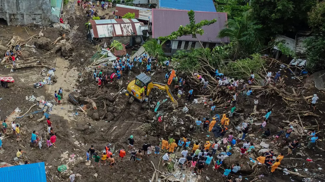 Die Zerstörungen durch den Sturm «Trami» sind gewaltig. - Bild: Rouelle Umali/XinHua/dpa