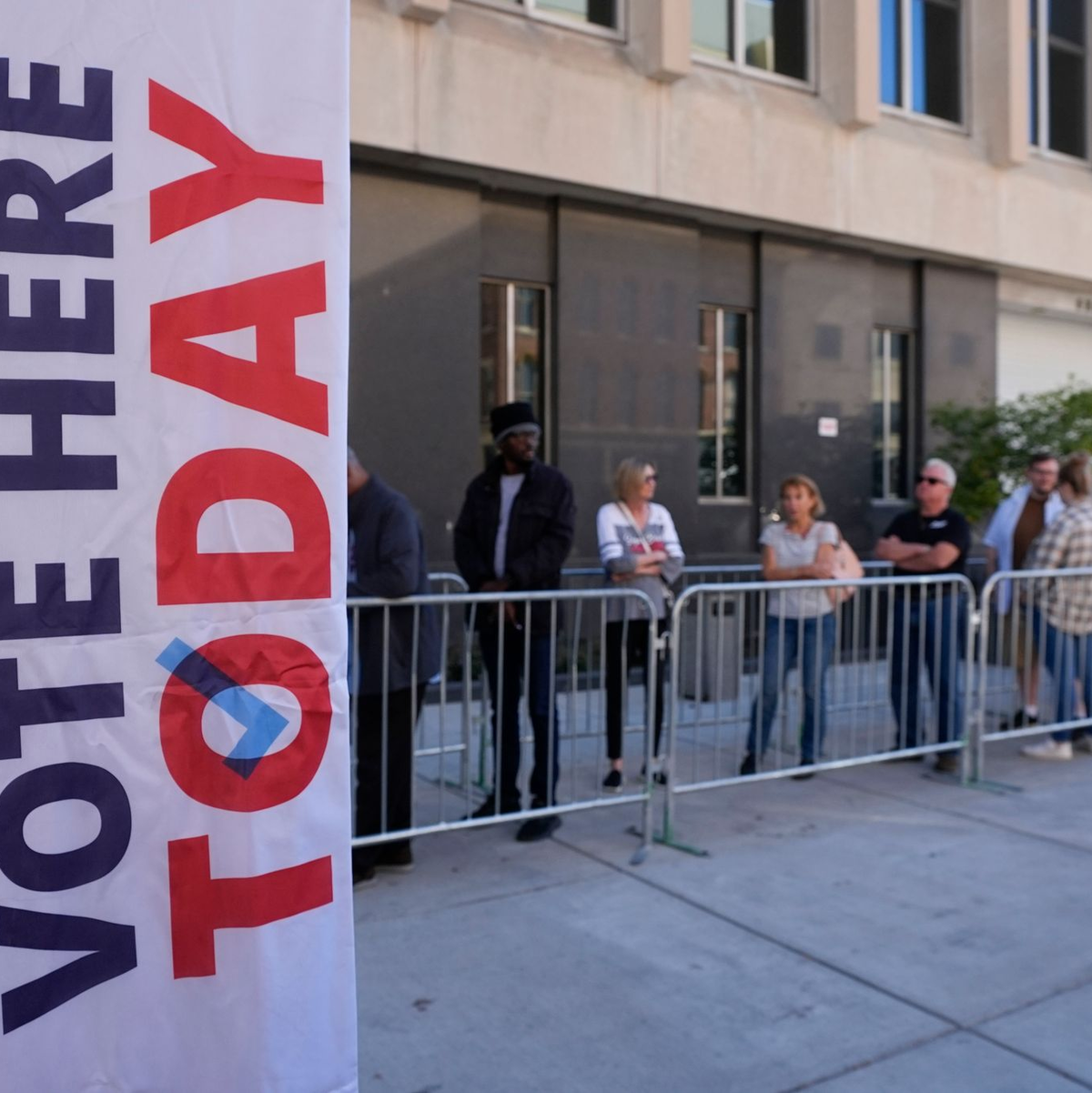 In vielen US-Bundesstaaten ist eine vorzeitige Stimmabgabe wie hier in Indiana möglich. Mehr als 40 Millionen Menschen haben schon gewählt. - Foto: Darron Cummings/AP/dpa