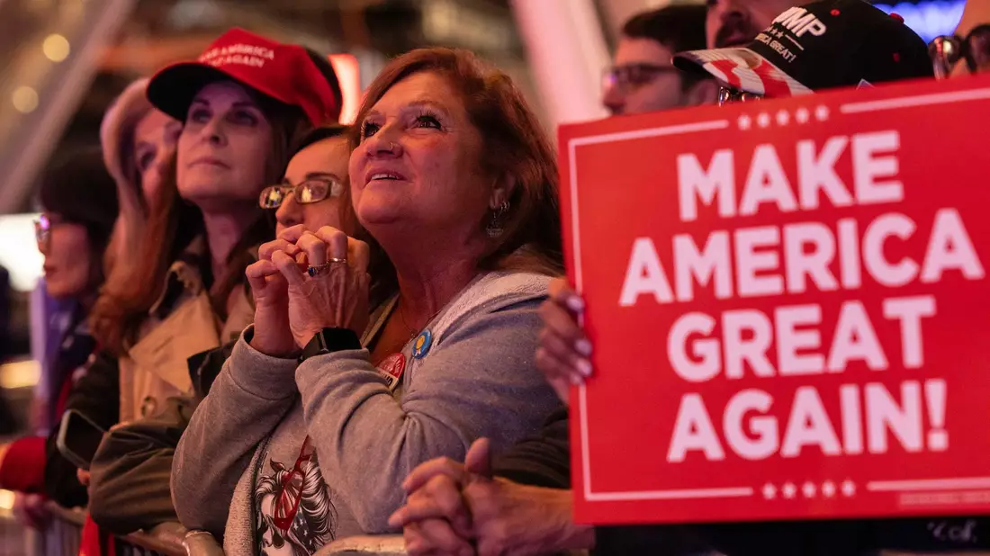 Trump-Fans bei dessen Rede im Madison Square Garden in New York. - Bild: Yuki Iwamura/AP/dpa