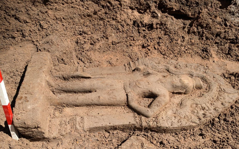 Die Torwächter sind rund einen Meter groß und wurden am Nordeingang von Angkor Thom entdeckt.  - Foto: Apsara National Authority/XinHua/dpa