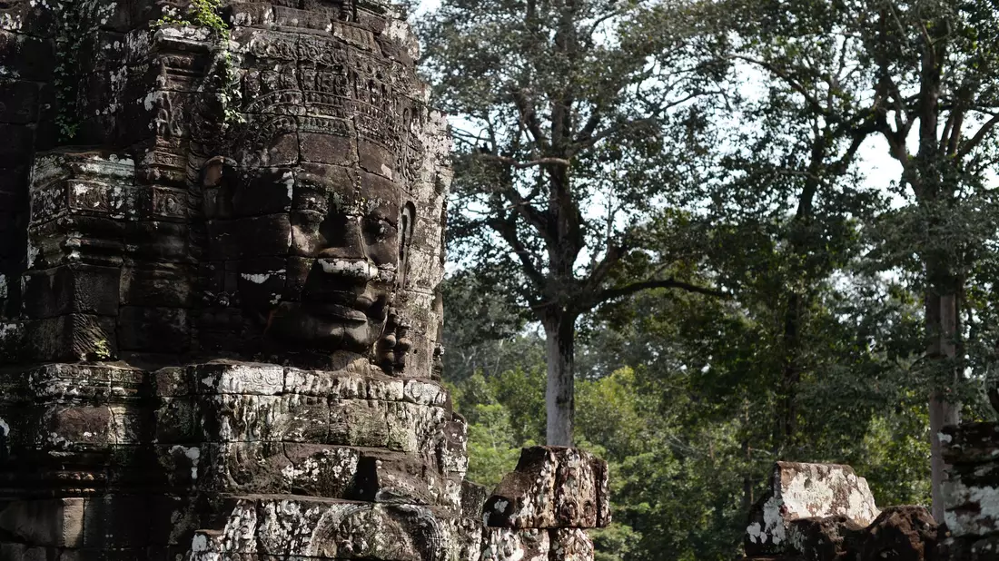 Der Tempel Bayon ist wegen seiner 200 in Stein gemeißelten lächelnden Gesichter weltberühmt. (Archivbild) - Bild: picture alliance / ZB