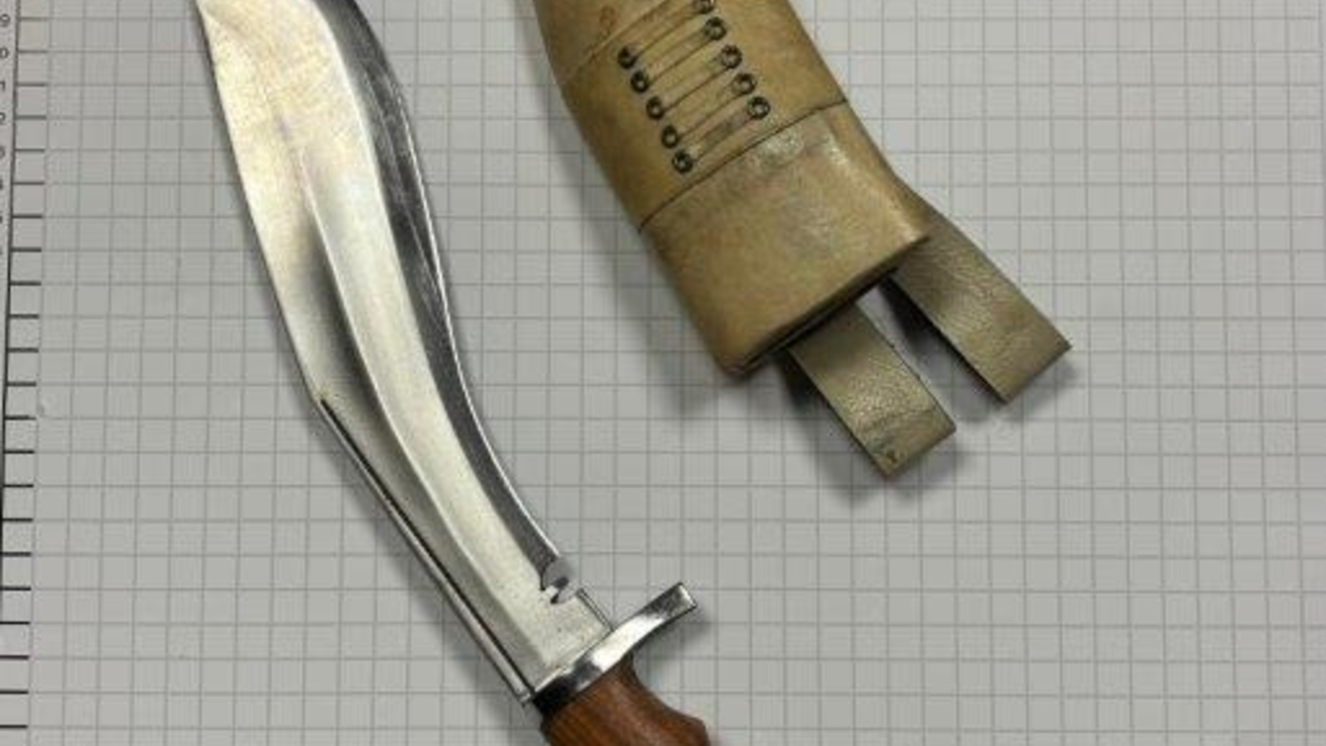 BPOL NRW: Bundespolizei stellt Khukuri-Messer sicher - Foto: presseportal.de