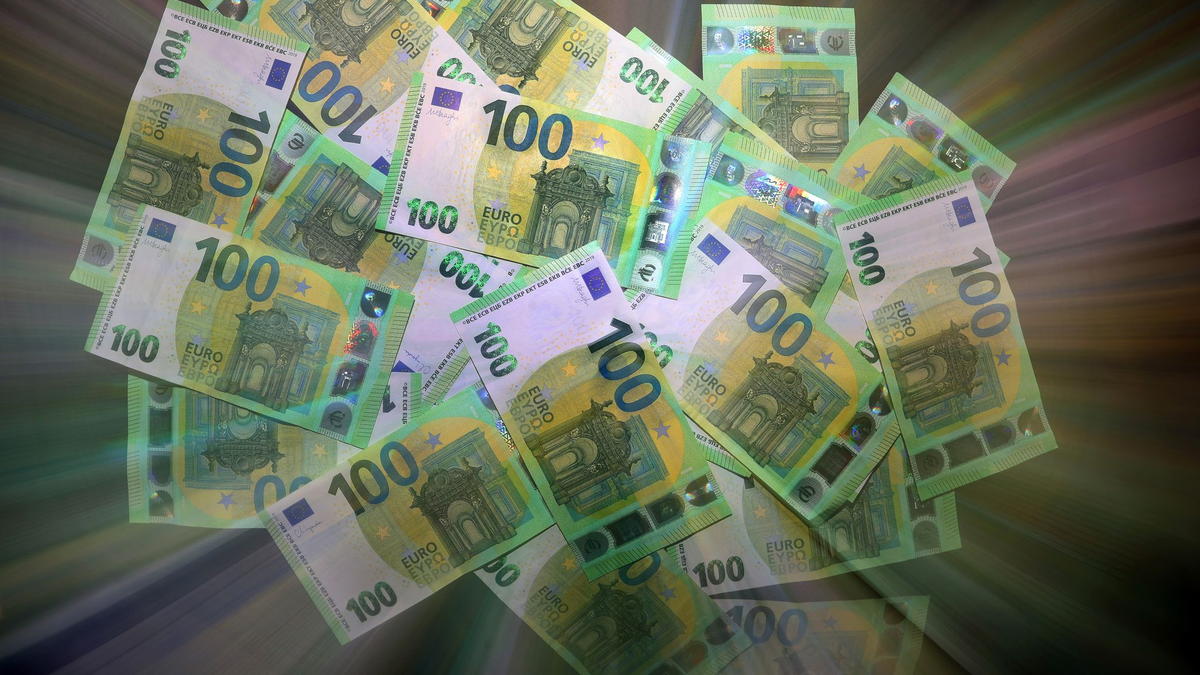 Die Deutschen sparen weiterhin eifrig. - Foto: Karl-Josef Hildenbrand/dpa