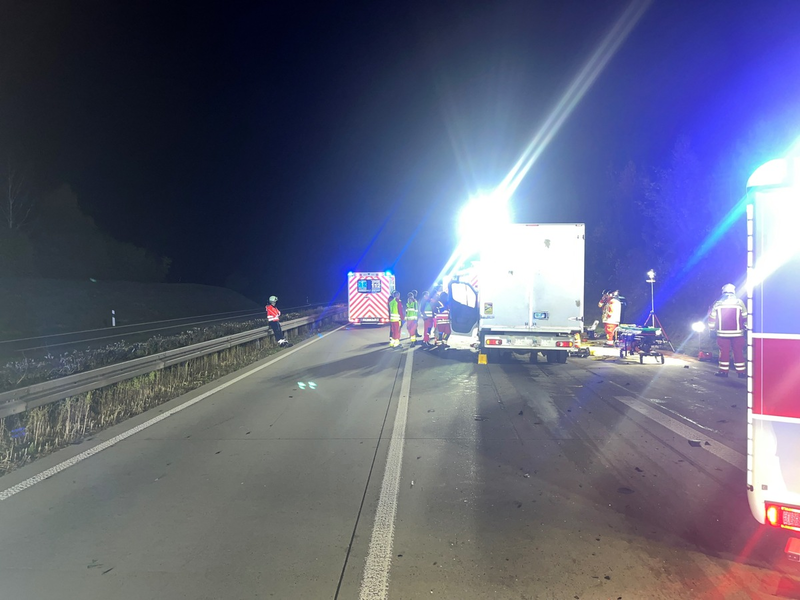 API-TH: Vollsperrung nach schwerem Lkw-Unfall - Foto: presseportal.de