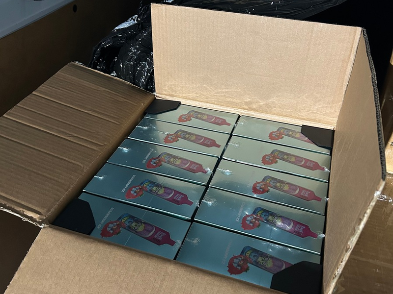 HZA-KA: Schlag gegen illegalen Zigarettenschmuggel auf der A5 / Zoll stellt über 12.000 E-Zigaretten sicher - Steuerhinterziehung in Höhe von 54.465,- Euro - Foto: presseportal.de