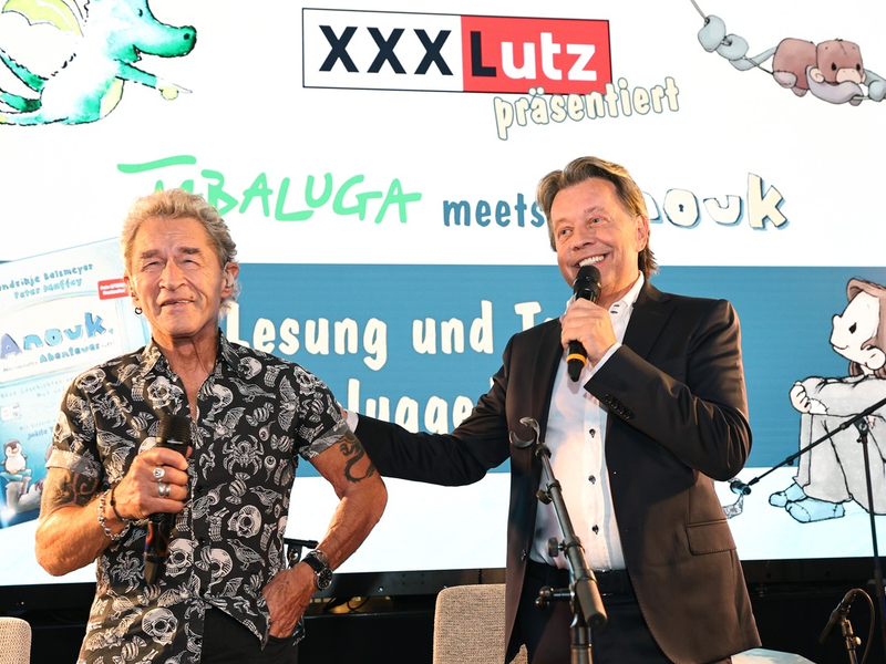 Die nächste Außergewöhnliche Seite von XXXLutz Hesse in Garbsen: Hendrikje Balsmeyer und Peter Maffay sorgen zusammen mit Nelson Müller für Begeisterung - Foto: presseportal.de
