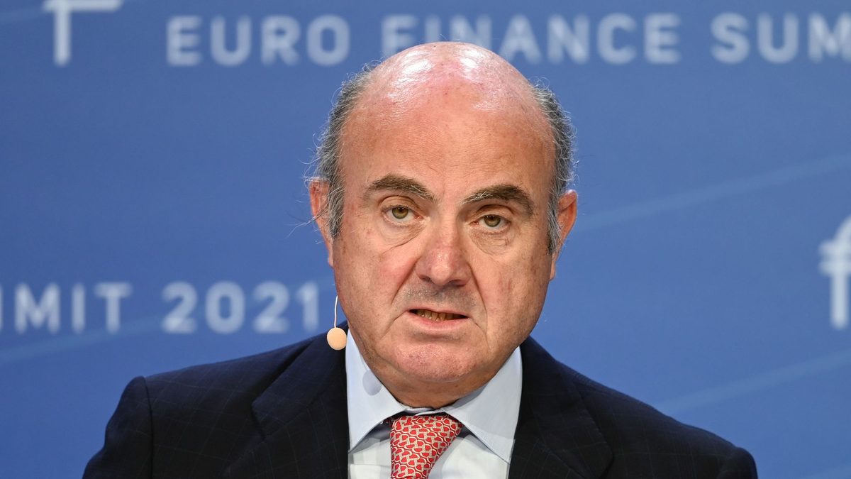 EZB-Vize Luis de Guindo blickt mit Sorge auf die schwache Konjunktur im Euroraum. (Archivbild) - Foto: Arne Dedert/dpa