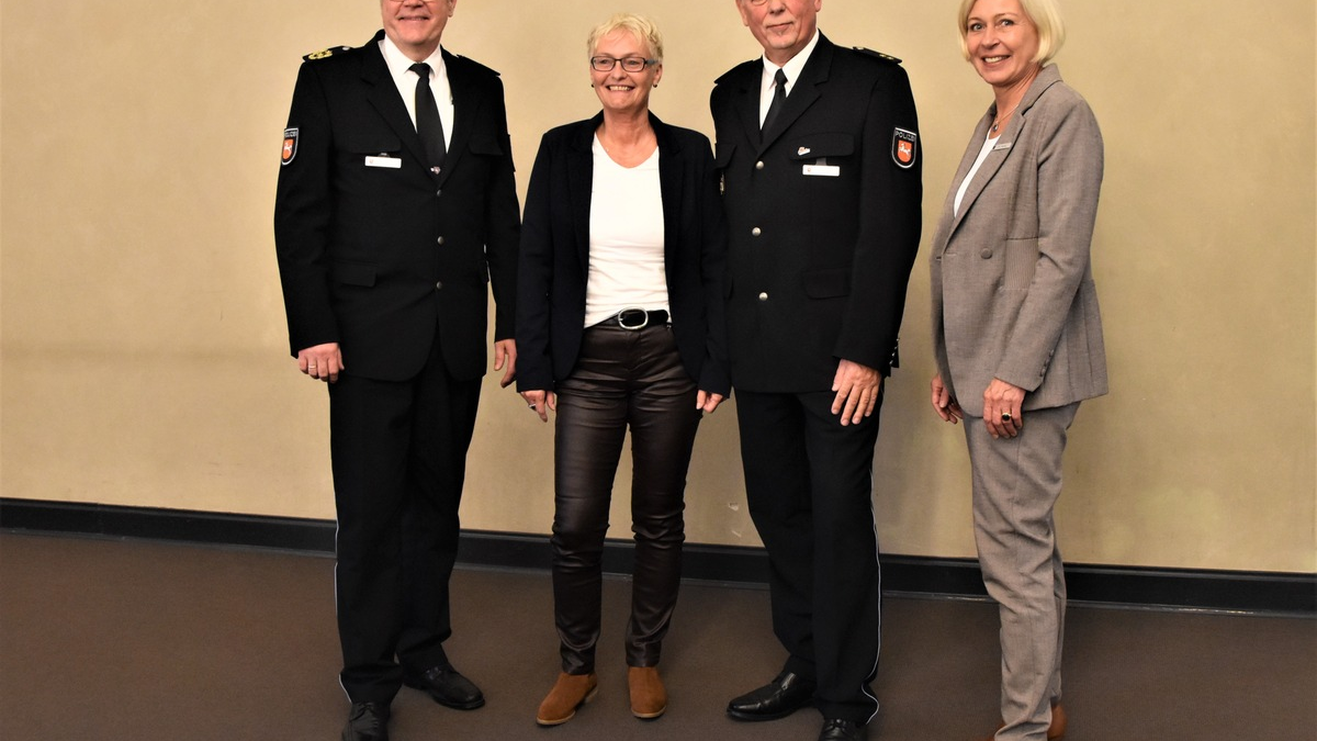 POL-OL: Verabschiedung des Leiters des Polizeikommissariats Bad Zwischenahn - Polizeioberrat Heinz Schevel geht in den Ruhestand - Foto: presseportal.de