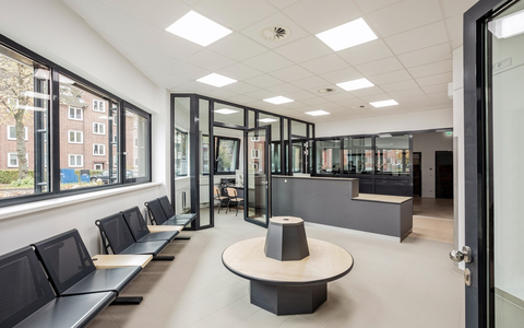 POL-HH: 241029-1. Bergedorf hat seine Wache wieder - Wiedereröffnung des Polizeikommissariats 43 - Foto: presseportal.de