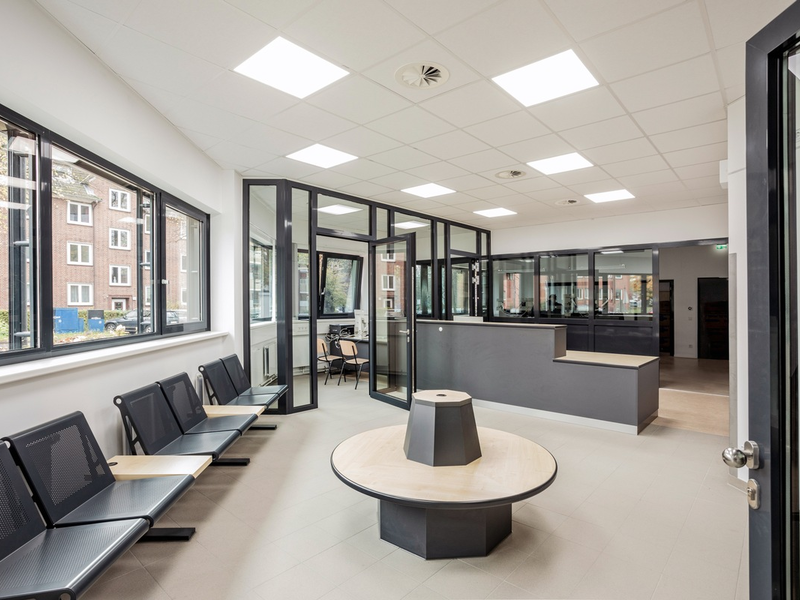 POL-HH: 241029-1. Bergedorf hat seine Wache wieder - Wiedereröffnung des Polizeikommissariats 43 - Foto: presseportal.de