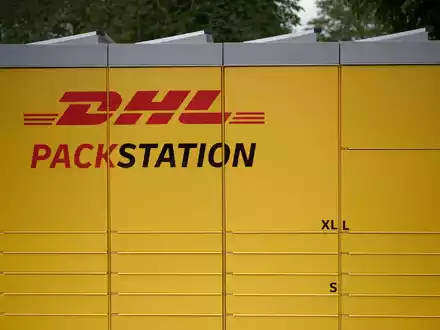 Beim Paketdienstleister DHL gibt es IT-Probleme. - Foto: Henning Kaiser/dpa