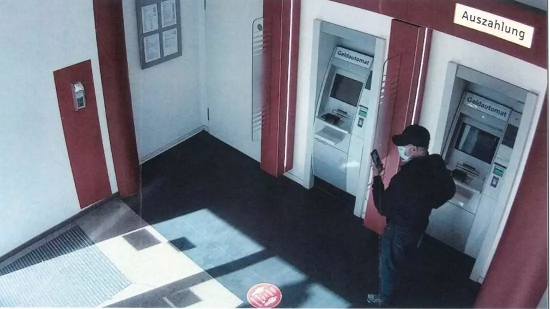 POL-HL: Lübeck - Stadtgebiet / Öffentlichkeitsfahndung nach Taschendiebstahl und Bargeldabhebung - Bild: presseportal.de