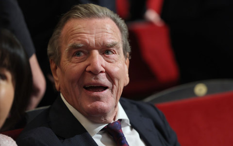 Altkanzler Gerhard Schröder steht wegen seiner Freundschaft mit dem russischen Präsidenten Wladimir Putin in der Kritik. (Archivbild) - Foto: Jens Büttner/dpa POOL/dpa