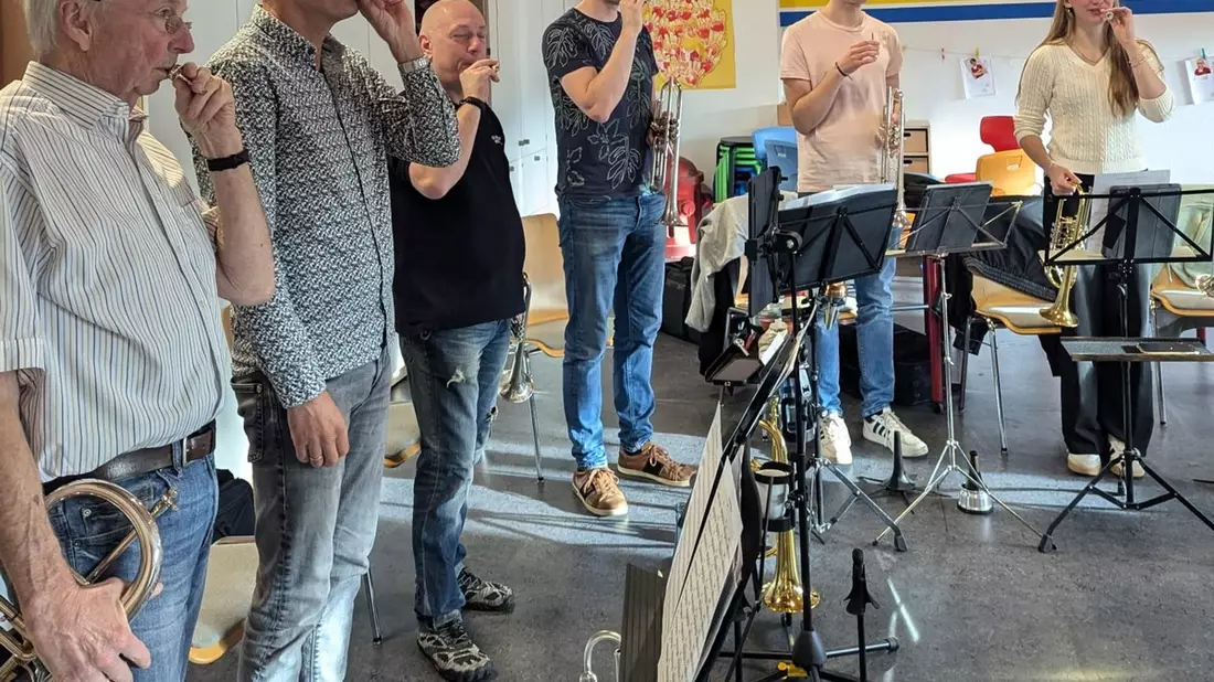FW-Velbert: Der Musikzug kommt auf Temperatur - Proben für das Konzert im Advent - Bild: presseportal.de