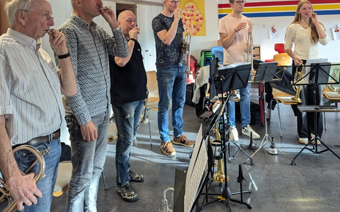 FW-Velbert: Der Musikzug kommt auf Temperatur - Proben für das Konzert im Advent - Foto: presseportal.de
