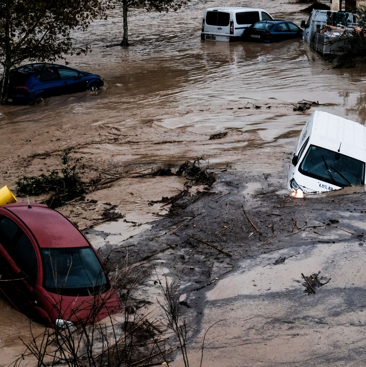 Straßen verwandelten sich in reißende Flüsse.  - Foto: Gregorio Marrero/AP