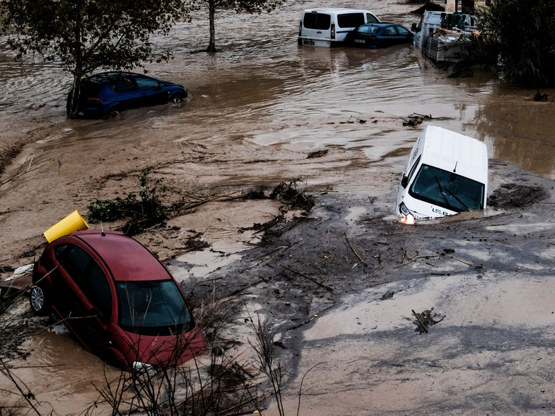 Straßen verwandelten sich in reißende Flüsse.  - Foto: Gregorio Marrero/AP