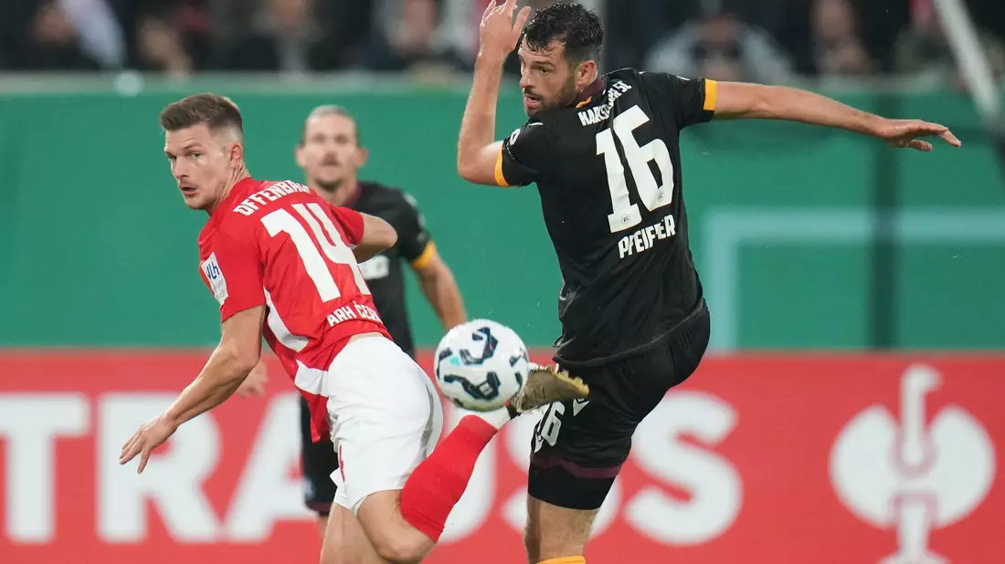 Die Pokal-Reise des Regionalligisten Kickers Offenbach endete gegen den Karlsruher SC. - Bild: Thomas Frey/dpa
